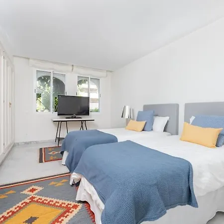 Amazing 2 Bedroom Apt In Alhambra Del Golf Rdr291 Estepona