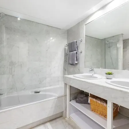 Apartment Amazing 2 Bedroom Apt In Alhambra Del Golf Rdr291 *